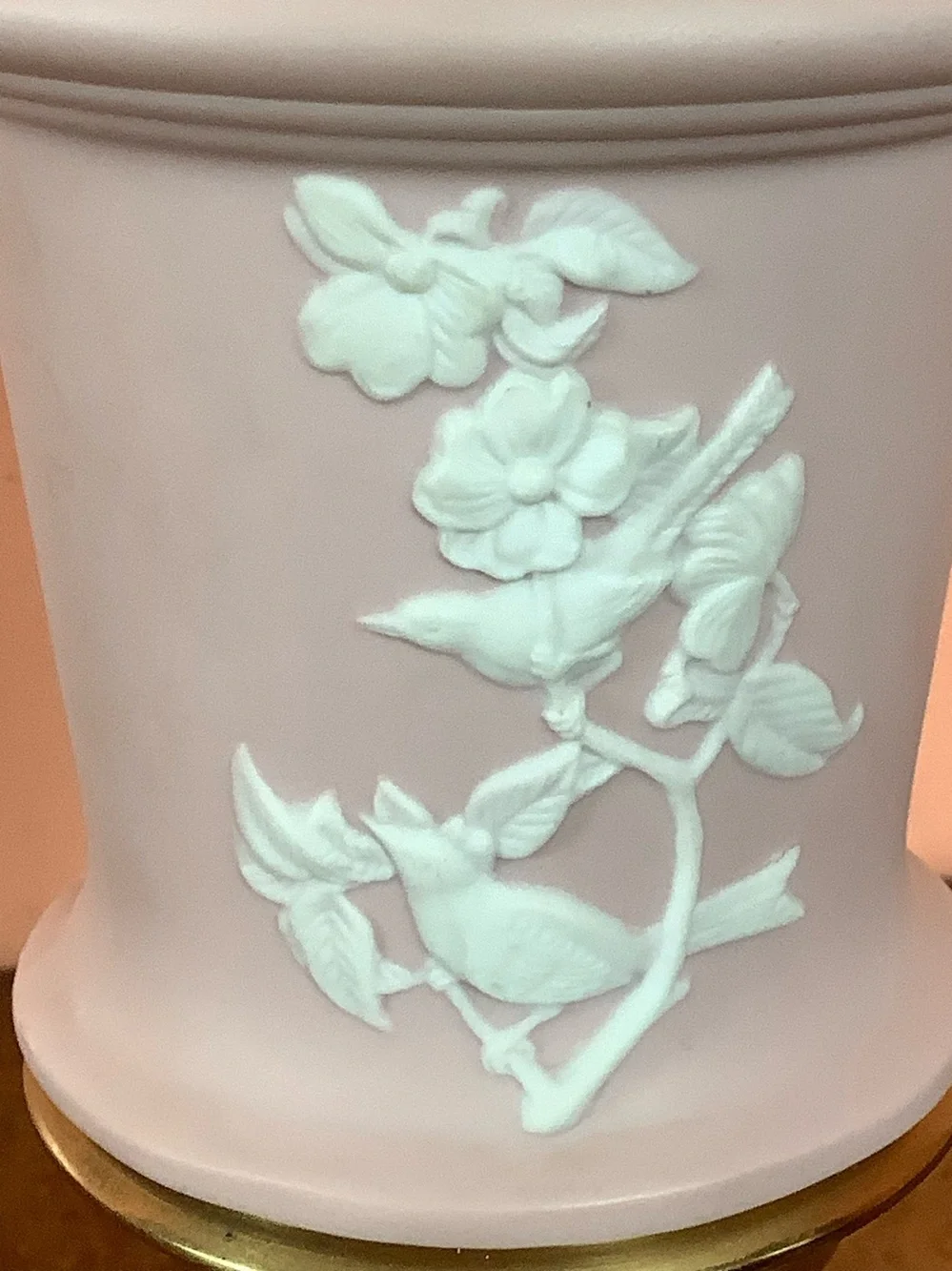 Vintage Pink Jasperware Style Table Lamp Brass Base White Bird Floral Relief 25